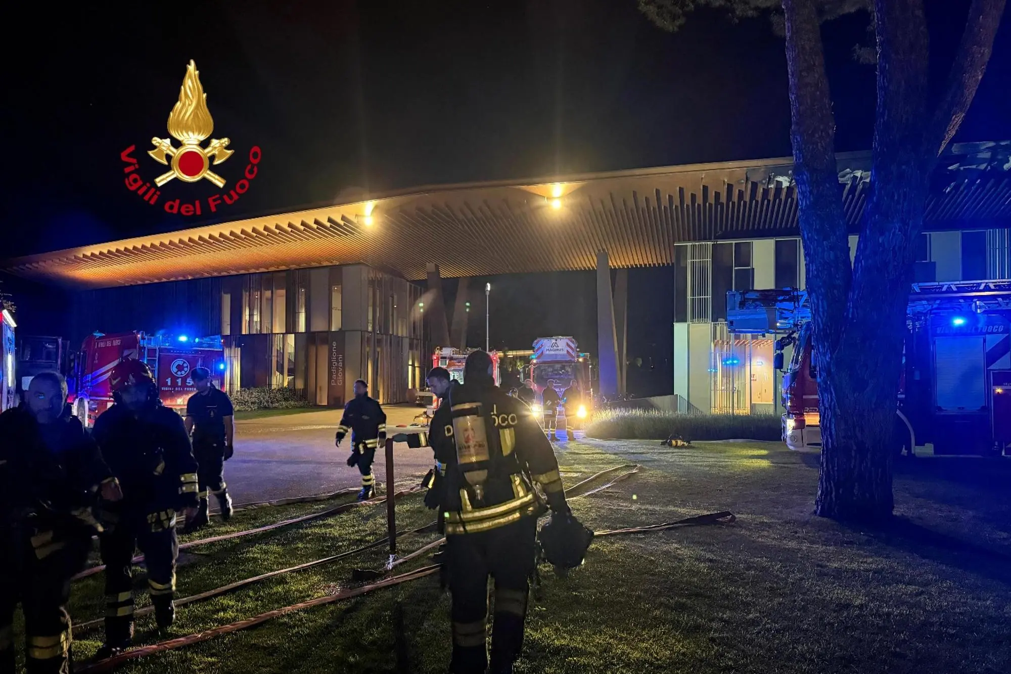L'intervento dei vigili del fuoco al Viola Park