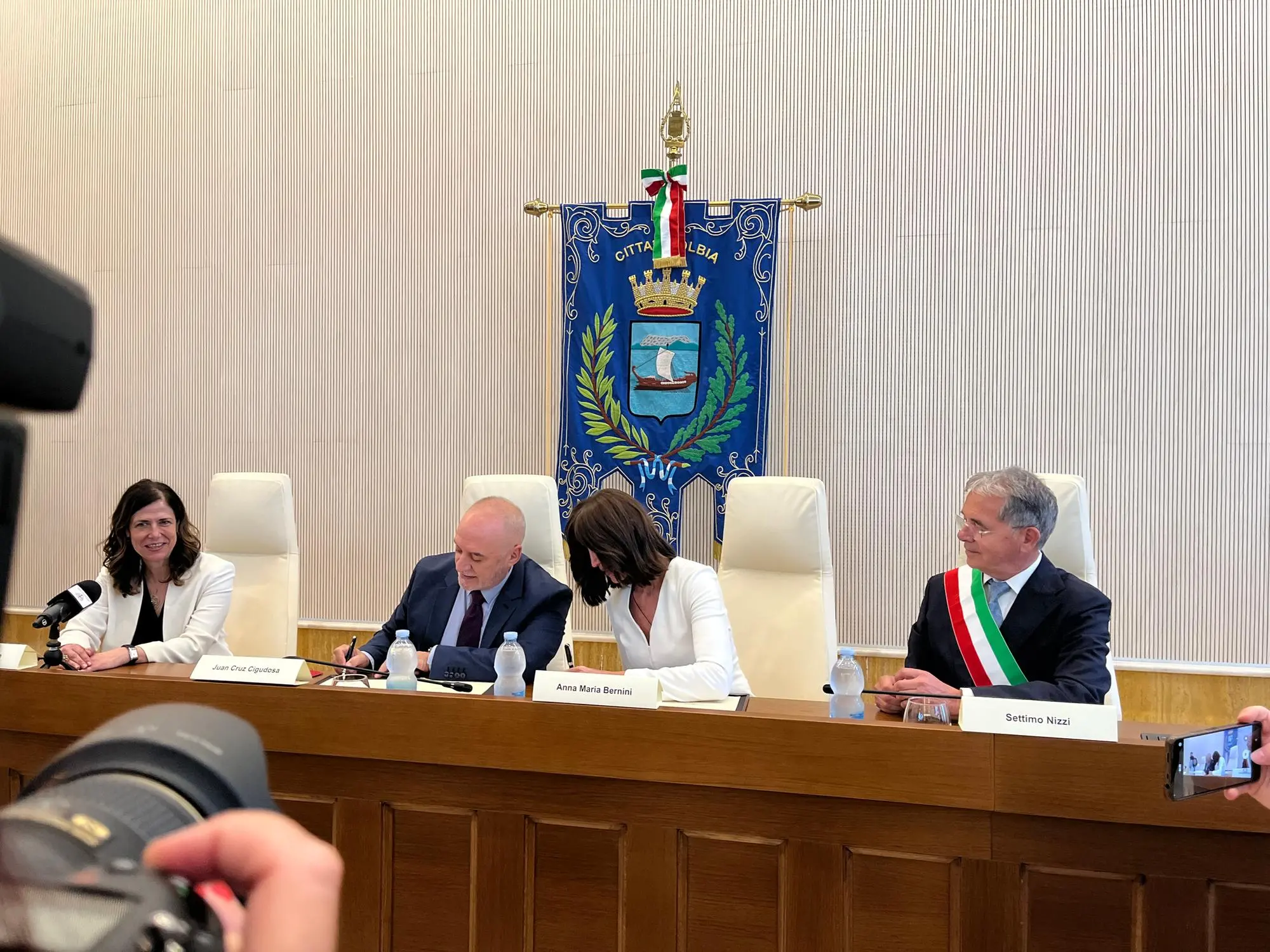 La firma del protocollo tra Italia e Spagna (foto ufficio stampa Regione)
