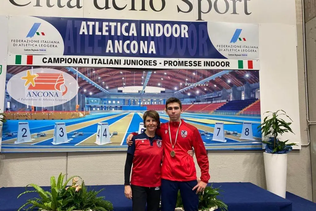 A destra Andrea Demontis, 17 anni, a sinistra l'allenatrice e madre Francesca Dessì 50 anni (foto di Mattia Lasio).