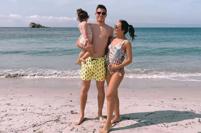 Alessio Cragno con Silvia Spano e la prima figlia, Benedetta (foto Instagram)