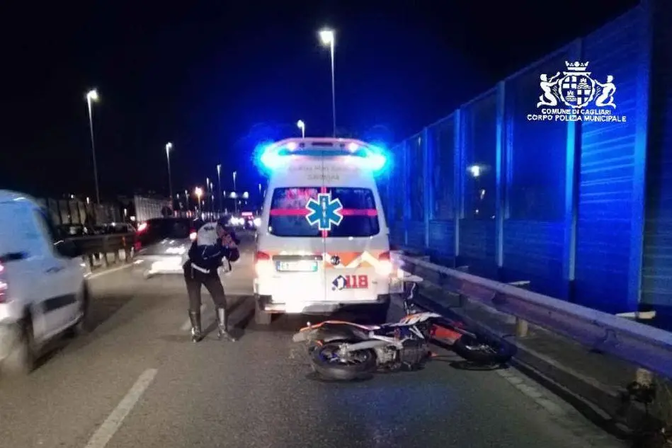 L'incidente stradale (Foto Polizia municipale)