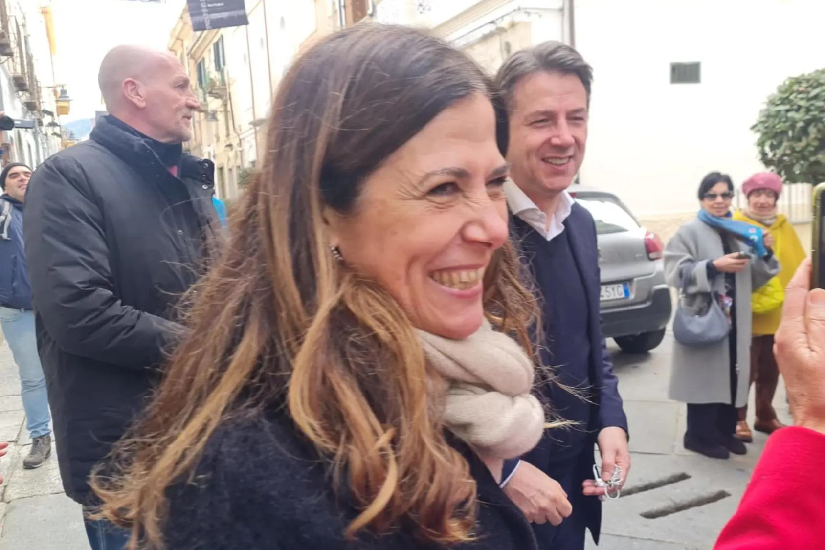 Giuseppe Conte a Nuoro con la candidata governatrice Alessandra Todde (Ansa)