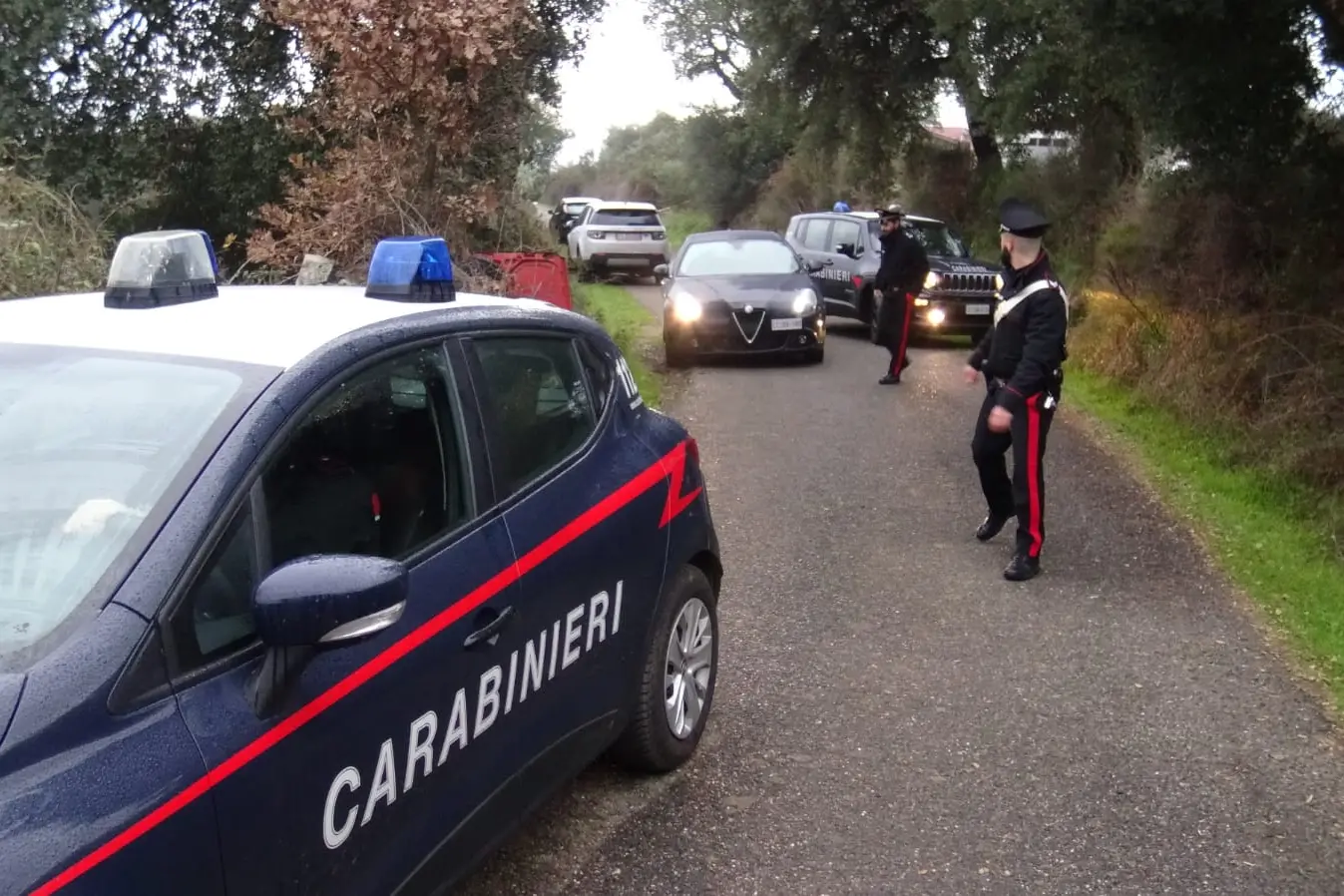I carabinieri sul luogo del delitto (foto L'Unione Sarda)