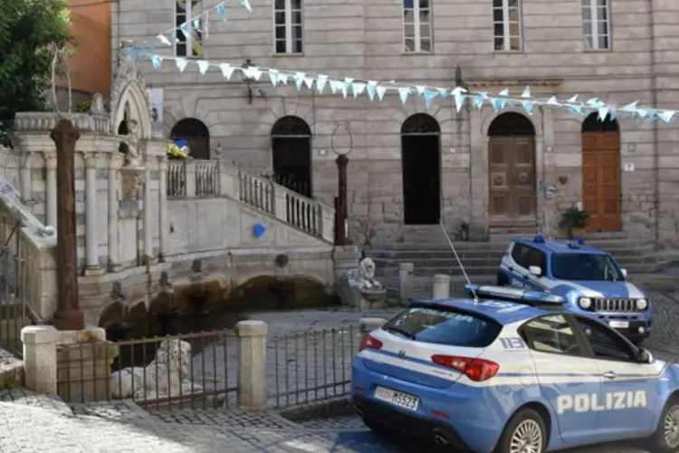 Volante della polizia a Ozieri (foto polizia)