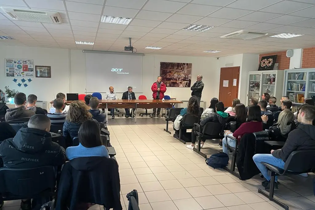 L'incontro organizzato dall'Avis Macomer negli Istituti superiori (foto Nachira)