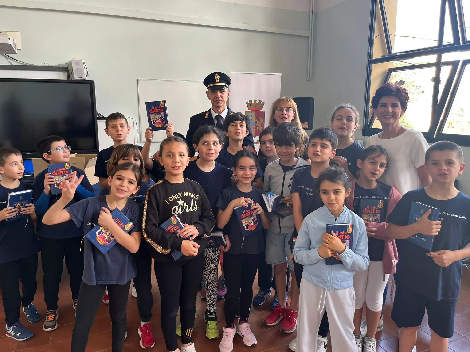 Gli alunni della scuola di via Garavetti  (foto Vercelli)
