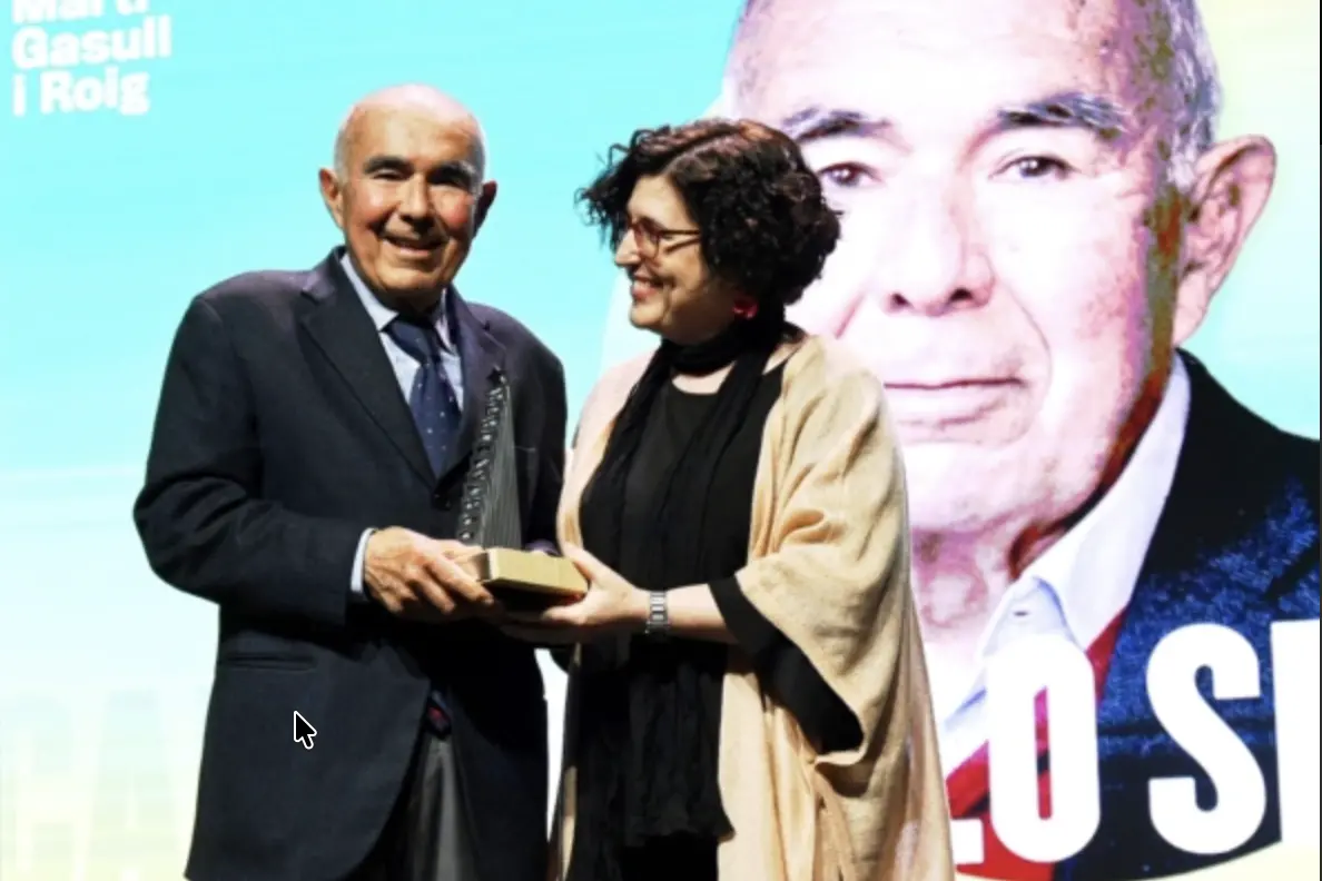 Carlo Sechi premiato a Barcellona (foto concessa)
