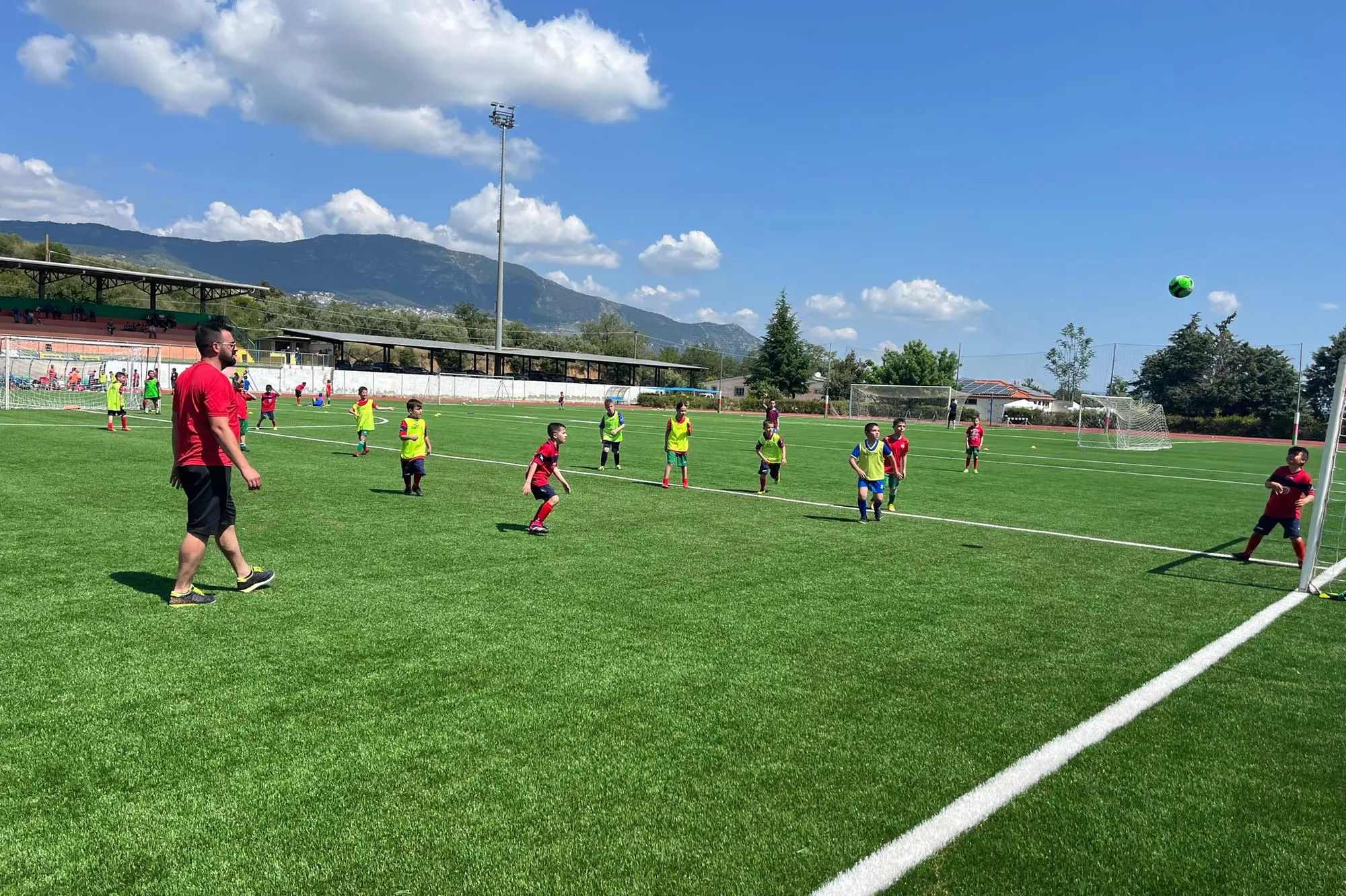 Un raduno di giovani calciatori a Lanusei (foto Pillonca)