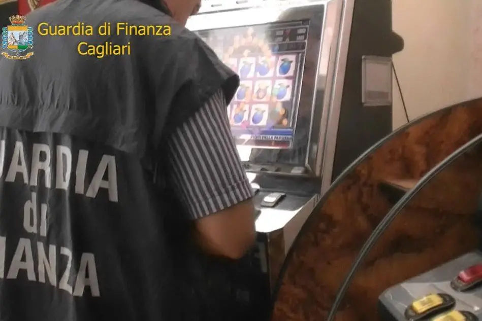 Operazione contro videopoker irregolari