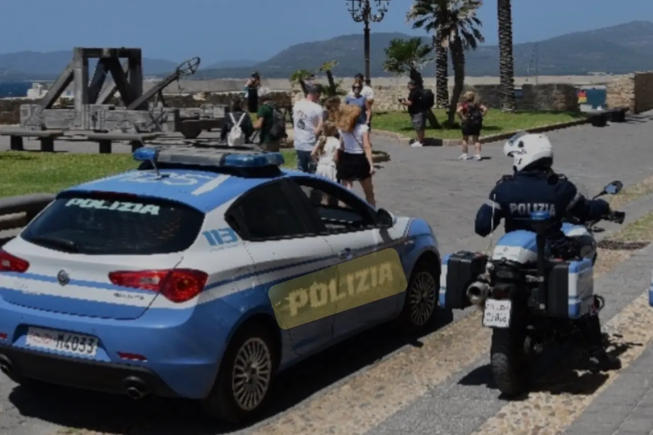 Polizia al centro storico di Algh