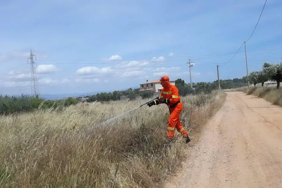 Uno dei volontari in azione