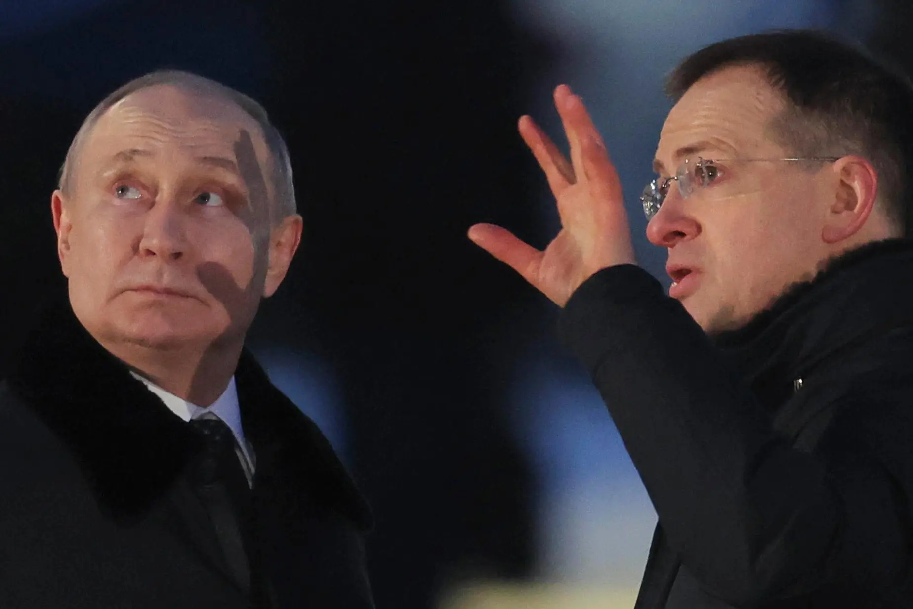 Vladimir Putin e Vladimir Medinsky (Ansa)