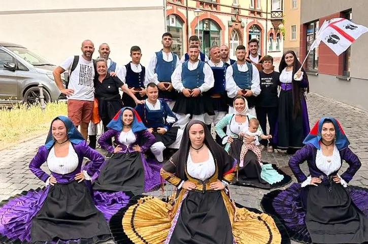 Gruppo folk Santa Sofia di Tertenia in Germania (foto concessa)