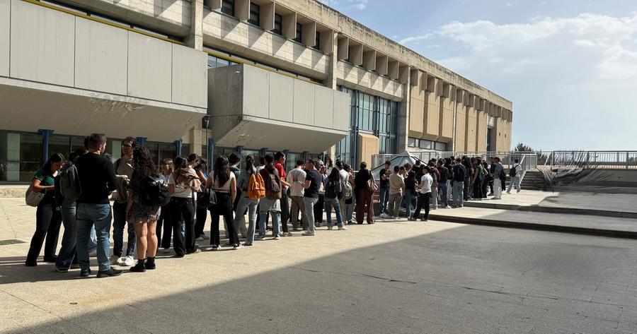 Riapre la mensa, universitari in coda