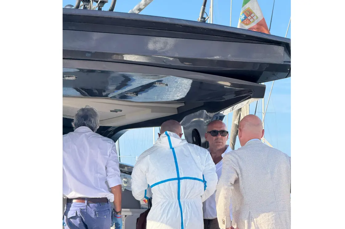 Gli accertamenti a bordo dello yacht