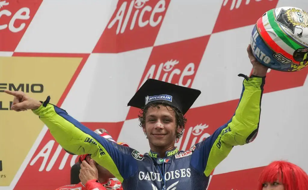 Esulta dopo il trionfo nel Gran Premio d'Italia nel 2005 (Ansa)