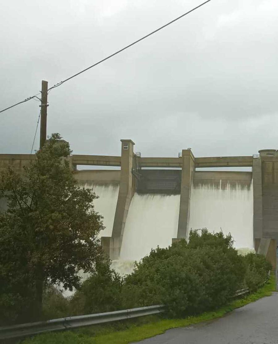 Diga aperta, campi allagati