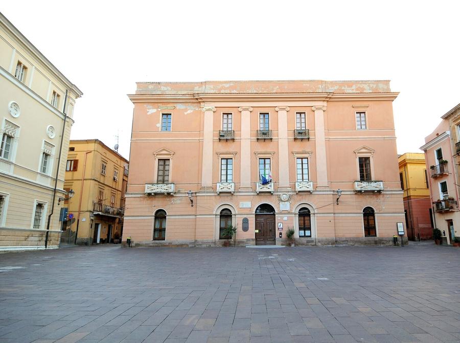 Solaio pericolante, sgombero immediato