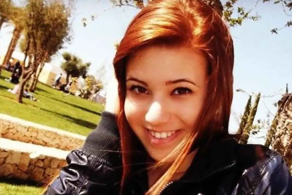 #AccaddeOggi: 19 maggio 2012, una bomba davanti a una scuola di Brindisi uccide la 16enne Melissa Bassi