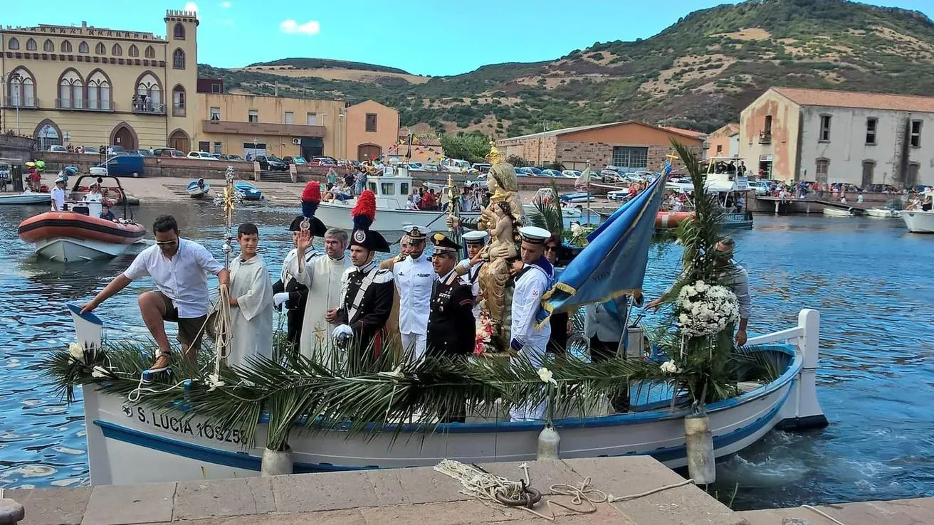 Bosa in festa con le processioni di Santa Maria Stella Maris - L'Unione ...