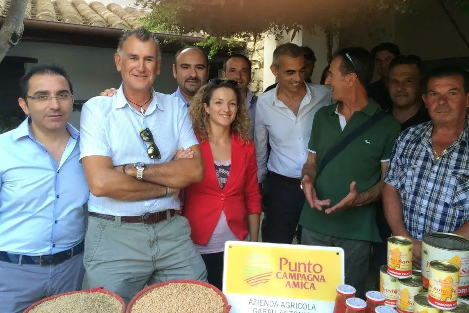 Foto di gruppo con alcuni dei protagonisti di Sardegna Verde a Sanluri