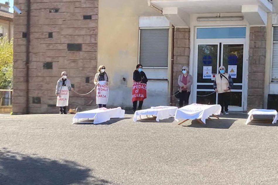 Reparti chiusi al Delogu: nuovo sit-in per il rilancio dell'ospedale
