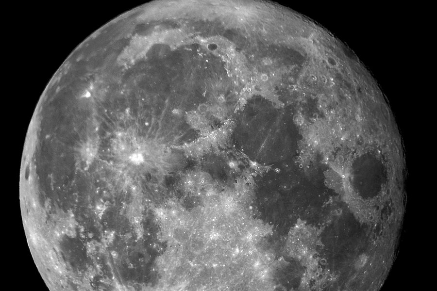 La Luna Piena ripresa al telescopio (foto Manuel Floris)
