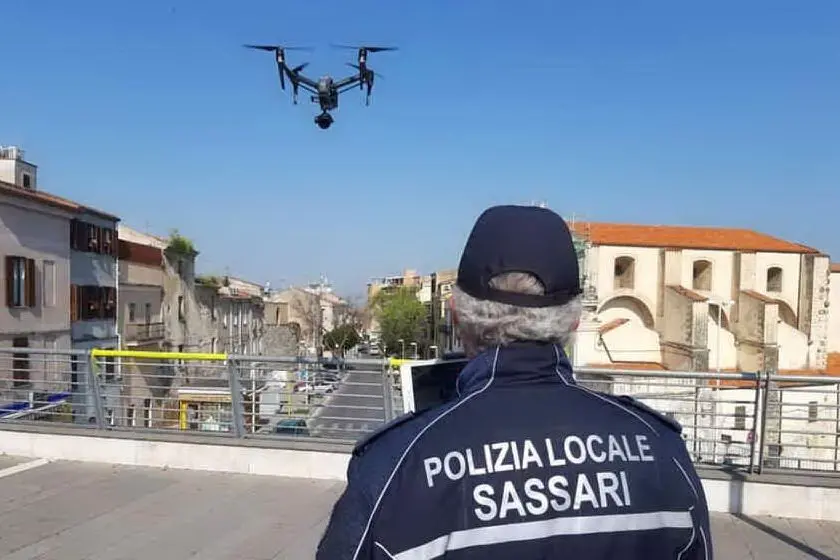 Uno dei droni usati per i controlli (foto polizia locale di Sassari)