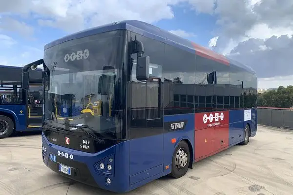 Nuovo pullman per il Parteolla (foto Zizi)