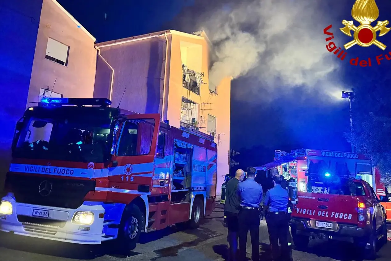 Bosa, incendio in un appartamento di via Pietro Delitala