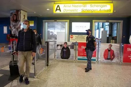 L'aeroporto di Cagliari (foto Ansa)