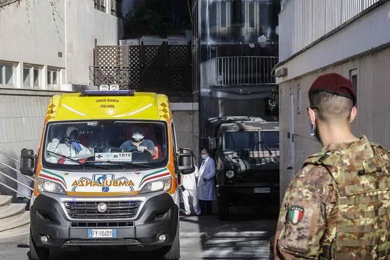 Il focolaio del San Raffaele: più di 100 casi e 5 morti. Indaga la Procura
