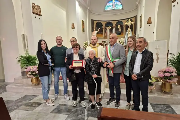 I festeggiamenti per la centenaria di Burgos (foto concessa)