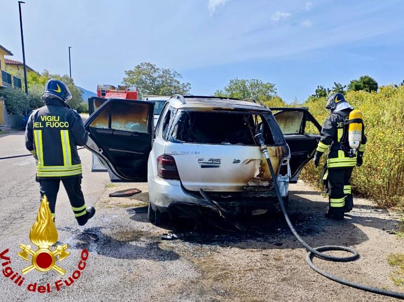 Olbia, auto in fiamme: accertamenti sulle cause