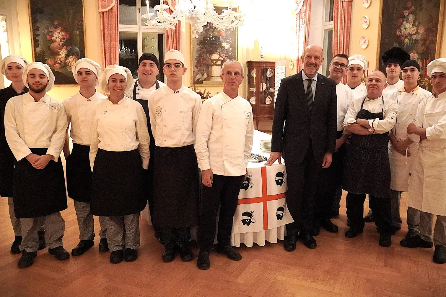 Gli studenti dell'Albergiero nell'ambasciata italiana a Stoccolma (foto ufficio stampa)