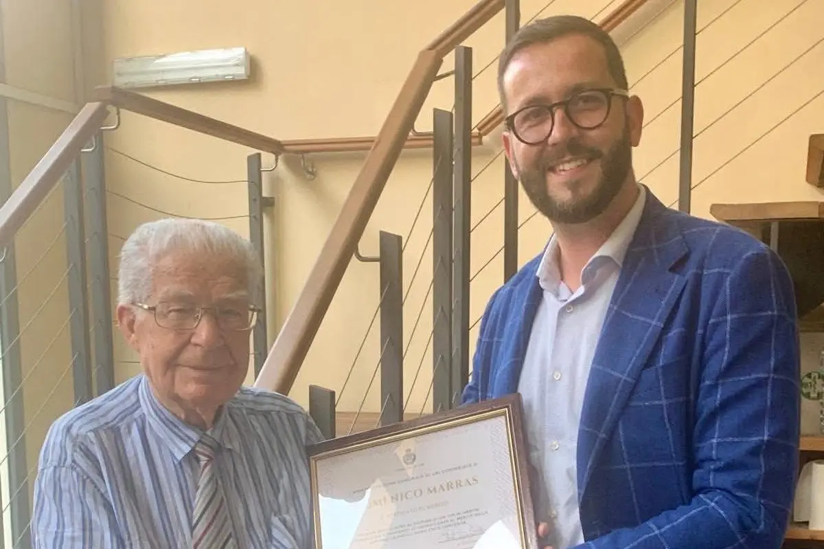 Il poeta Marras e il sindaco di Uri