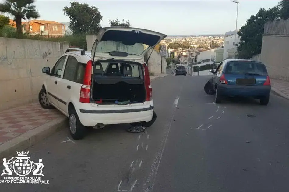 Le auto coinvolte nell'incidente (foto Polizia municipale di Cagliari)