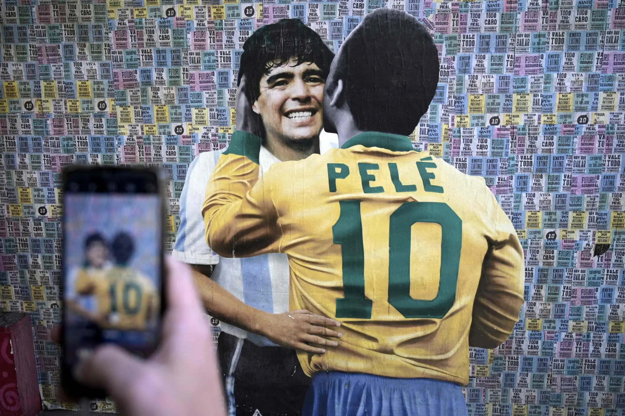 A mural of Pele and Maradona