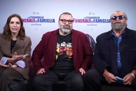 "Un tranquillo funerale di famiglia", in sala la black comedy di Bruno