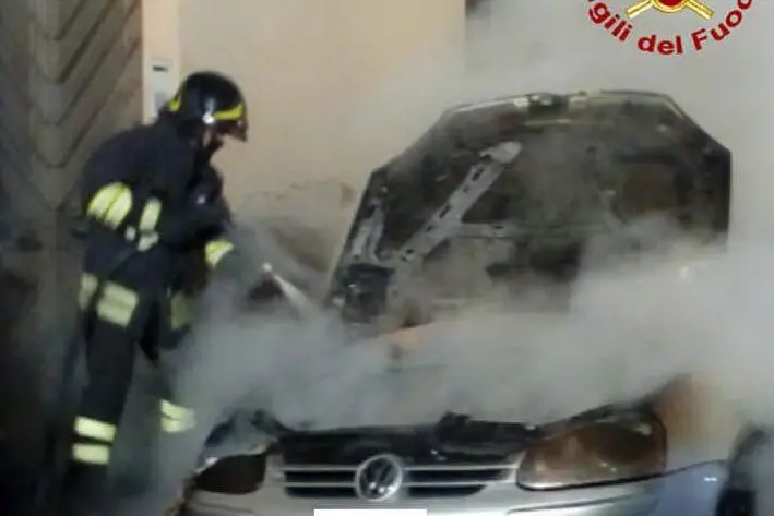 Incendio nella notte a Sestu