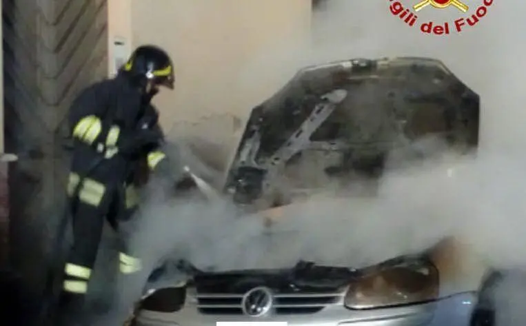 Incendio nella notte a Sestu