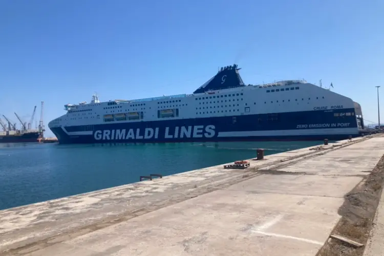 Molo Asi, porto di Porto Torres (foto Pala)