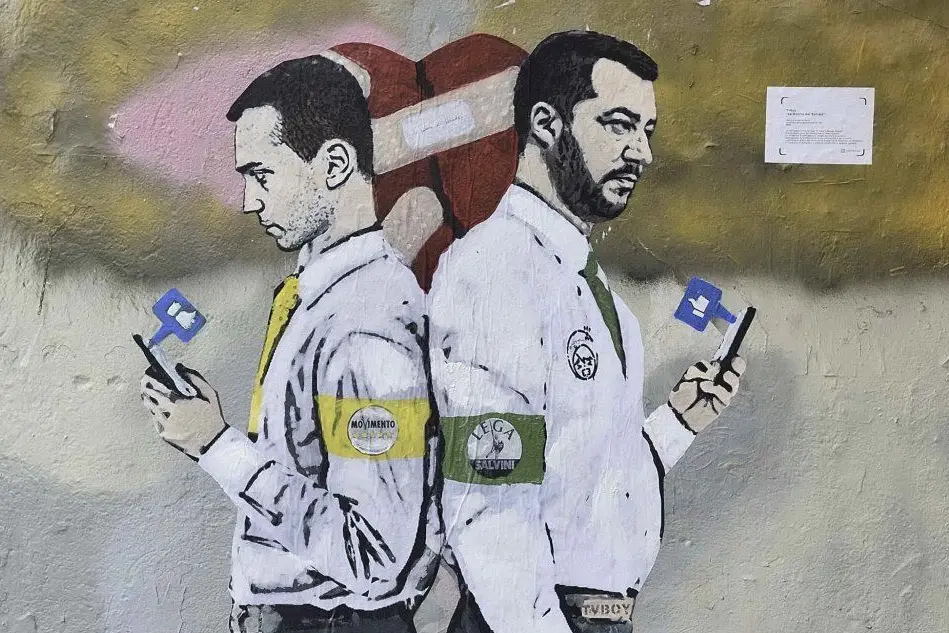 In un murales la guerra social tra i due vicepremier (Ansa)