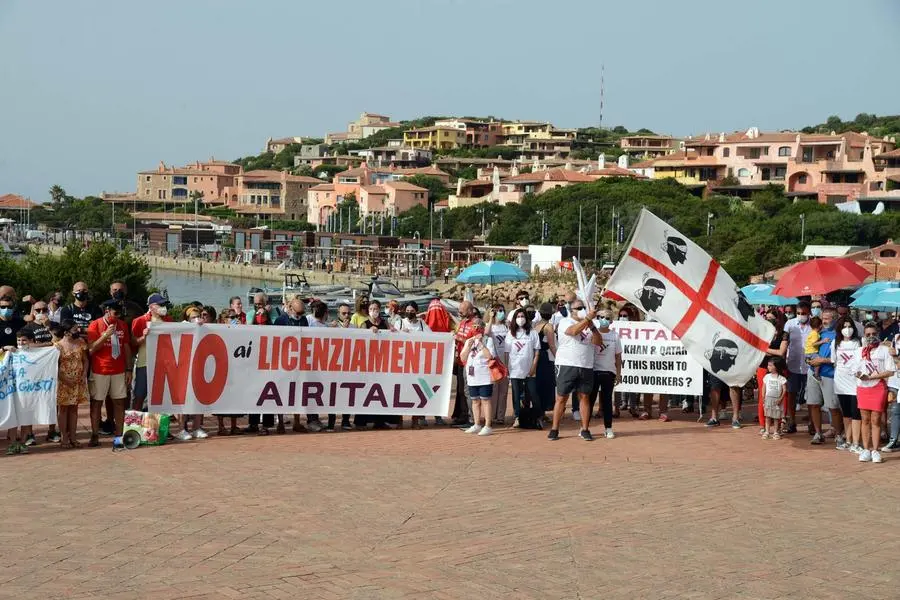 Una manifestazione degli ex dipendenti di Air Italy (Archivio L'Unione Sarda - Satta)