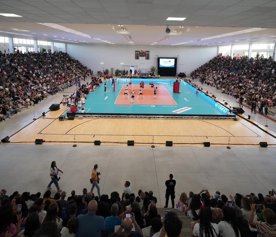 Al Palasport finalmente si canta