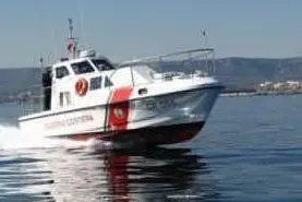 Immagien simbolo. Motovedetta Guardia costiera