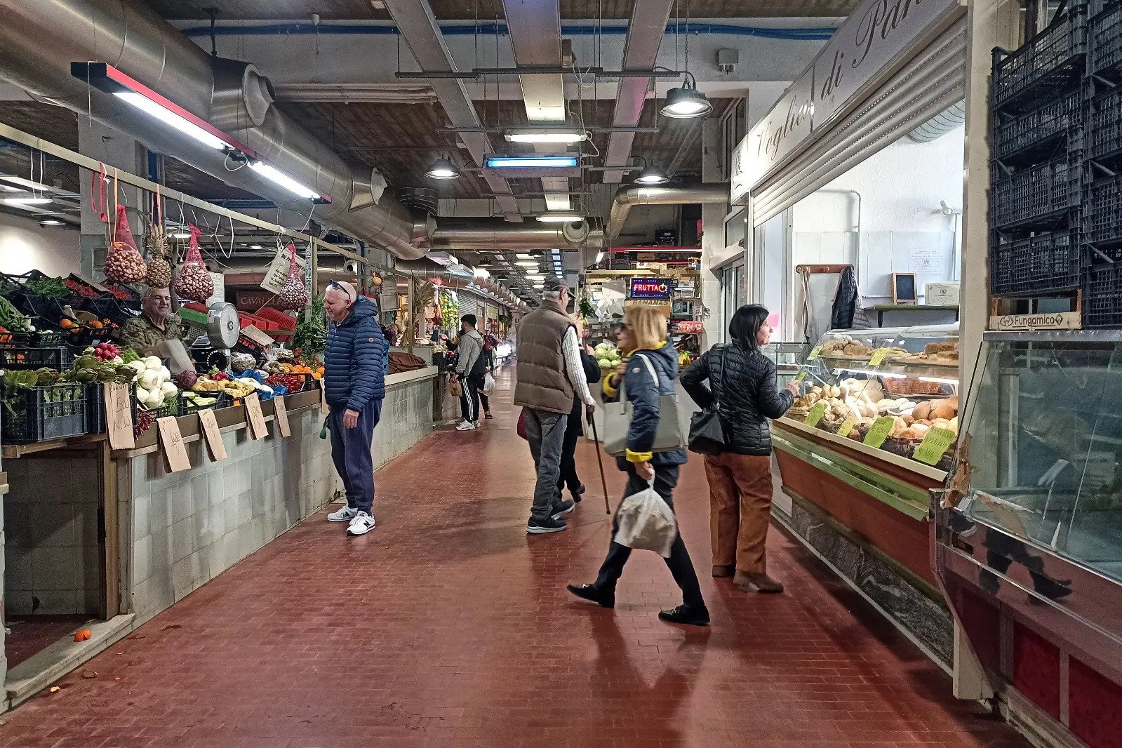 Il mercato di via Quirra a Cagliari (foto Ungari)