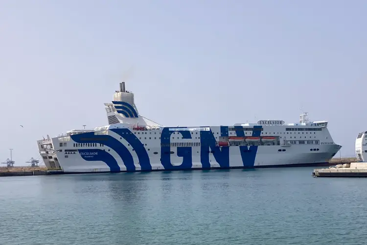 La nave Gnv a Porto Torres(foto Pala)