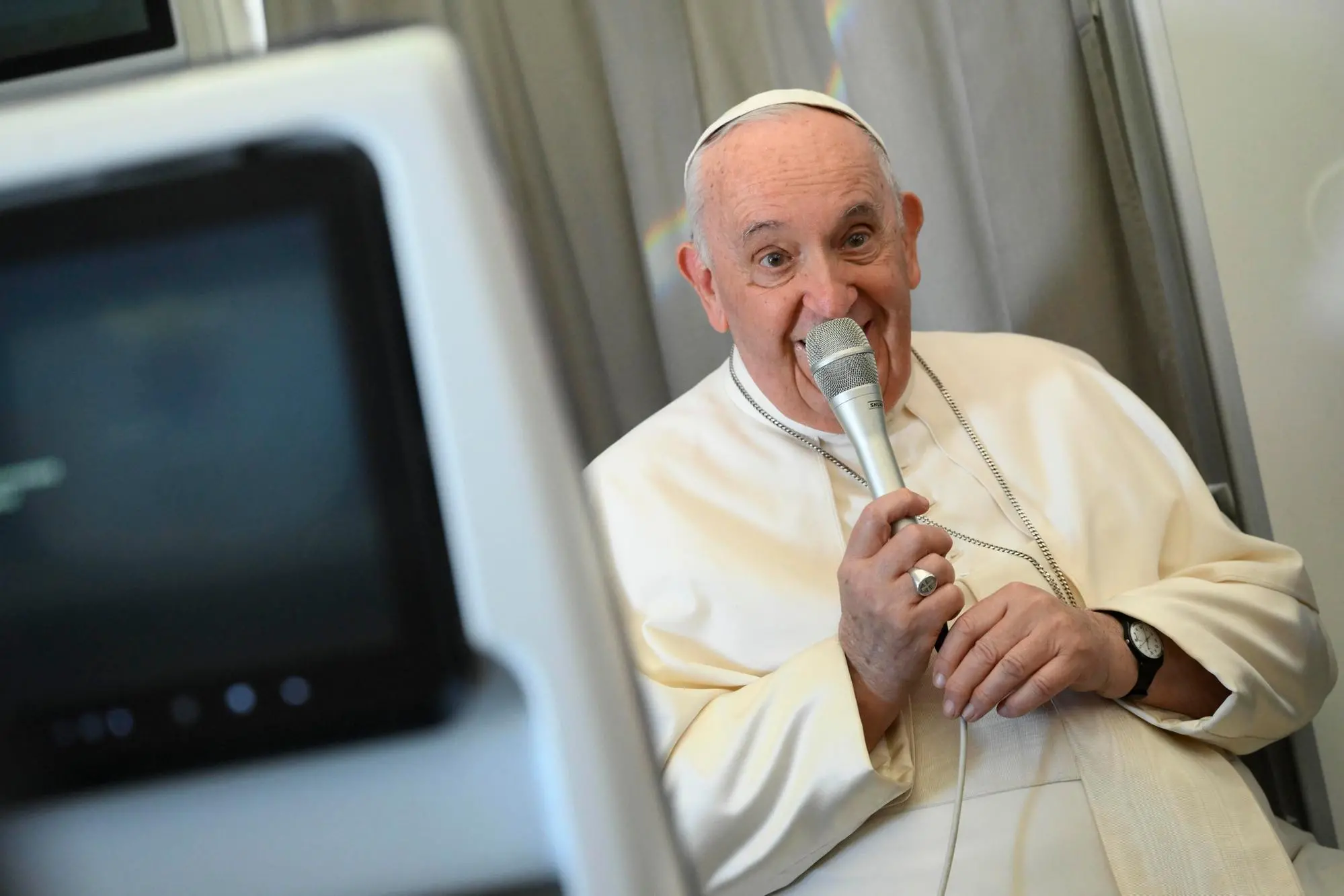Pope Francis on the return plane after his visit to Africa (Ansa)