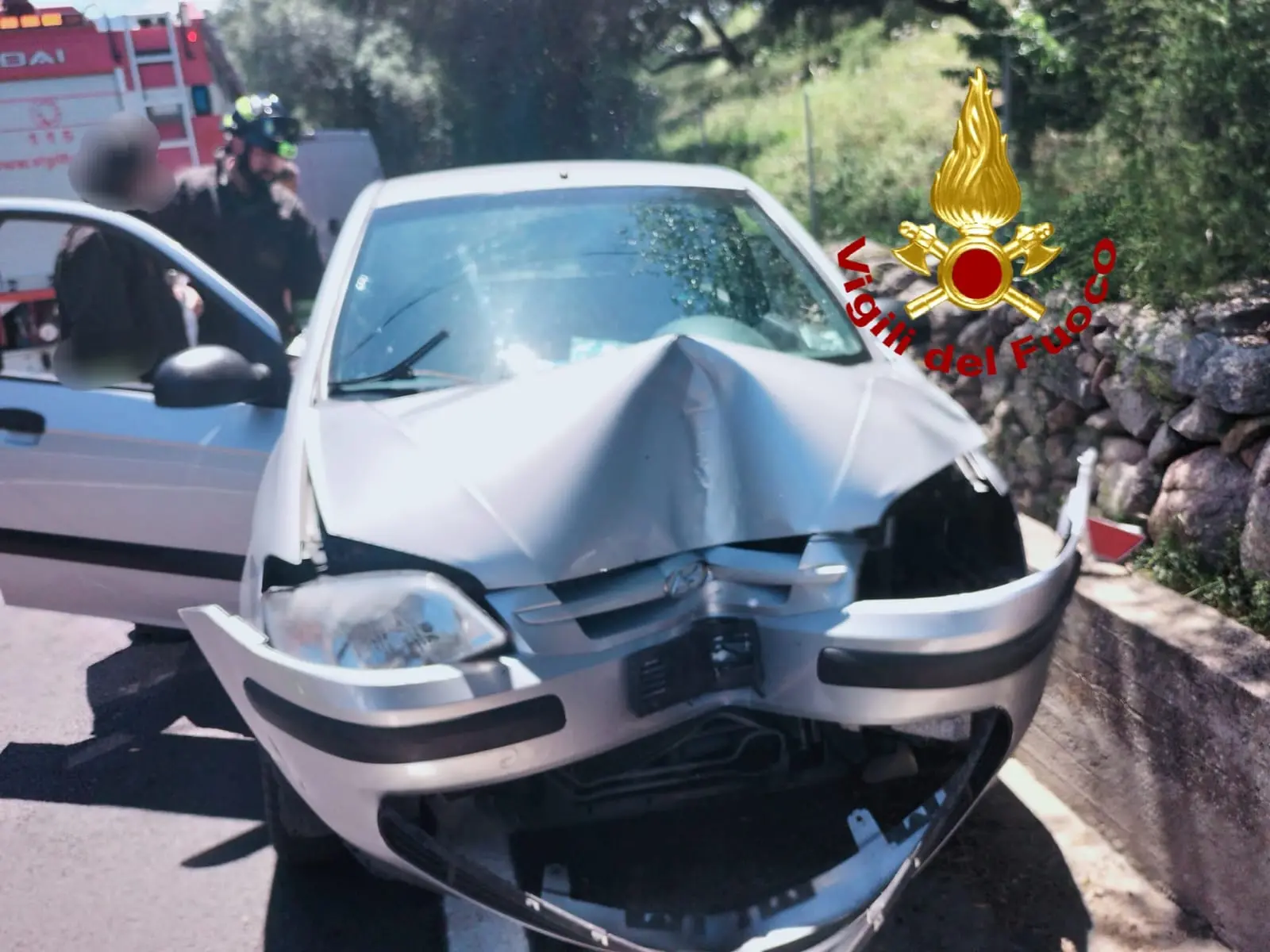 L'auto coinvolta nell'incidente (foto vigili del fuoco)